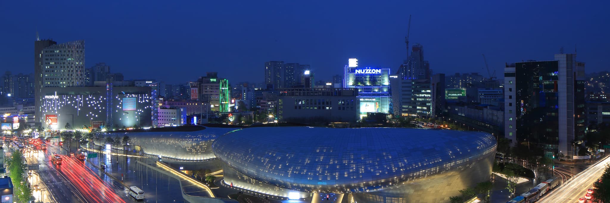 The building that curves like thought
